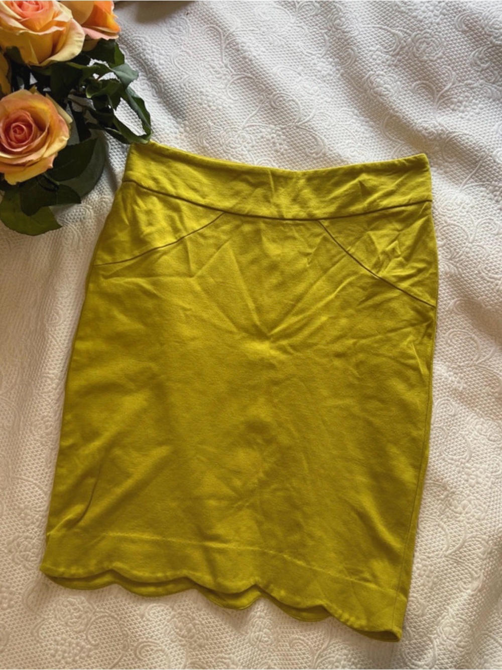 Carmen Marco Valvo Green Stretchy Pencil Skirt W/Scalloped Hem Women's Size 8